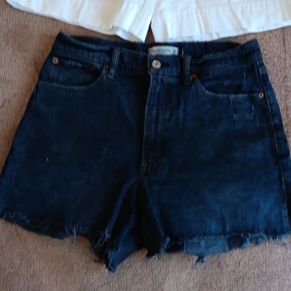 Abercrombie and Fitch and Charter Club Bundle of TWO Short. - Picture 3 of 11